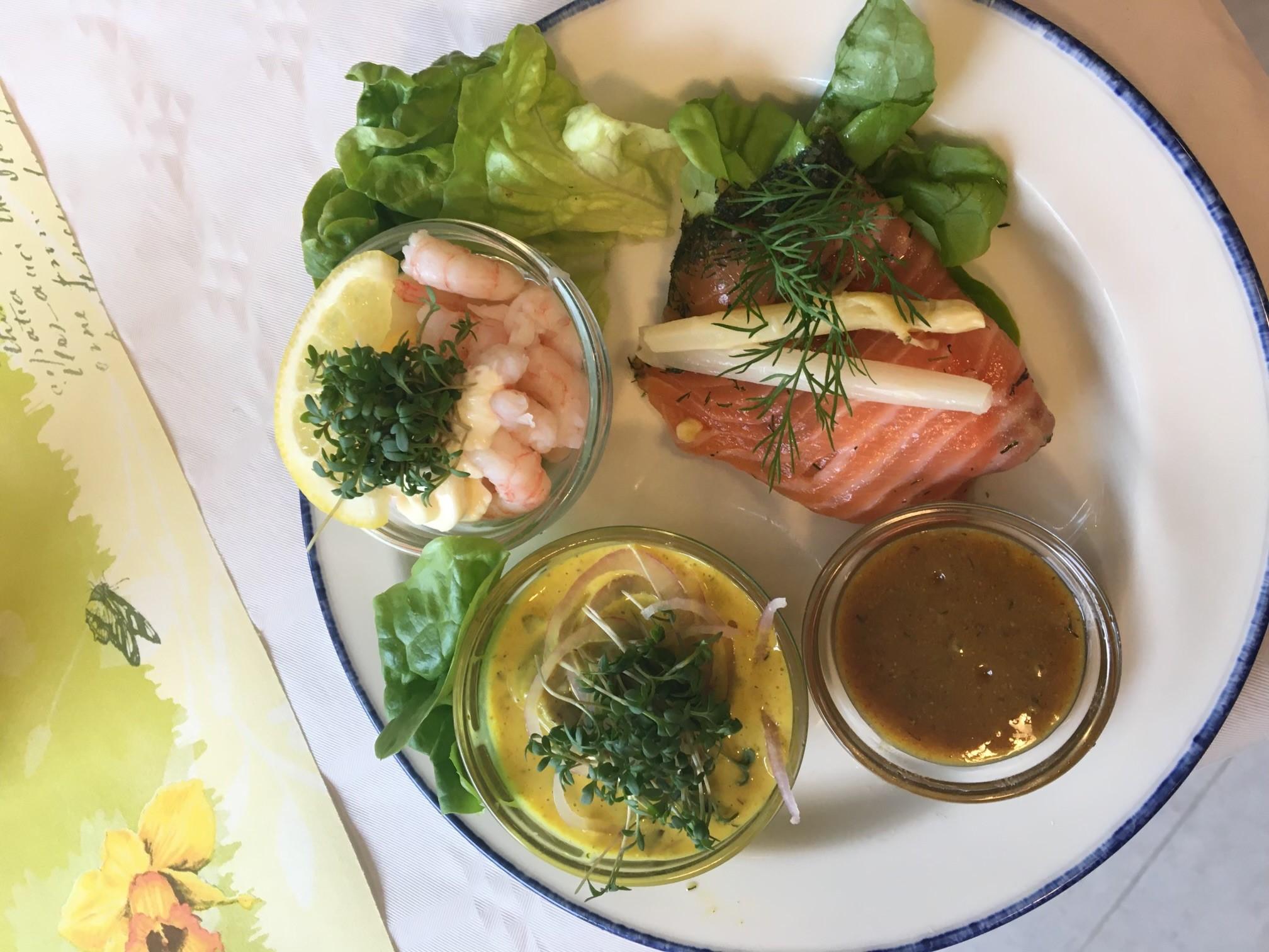 Påskefrokost i ældrecafeer