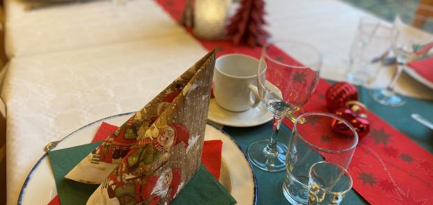 Julefrokost i cafeerne på Lindehaven, Lundehaven og Egely